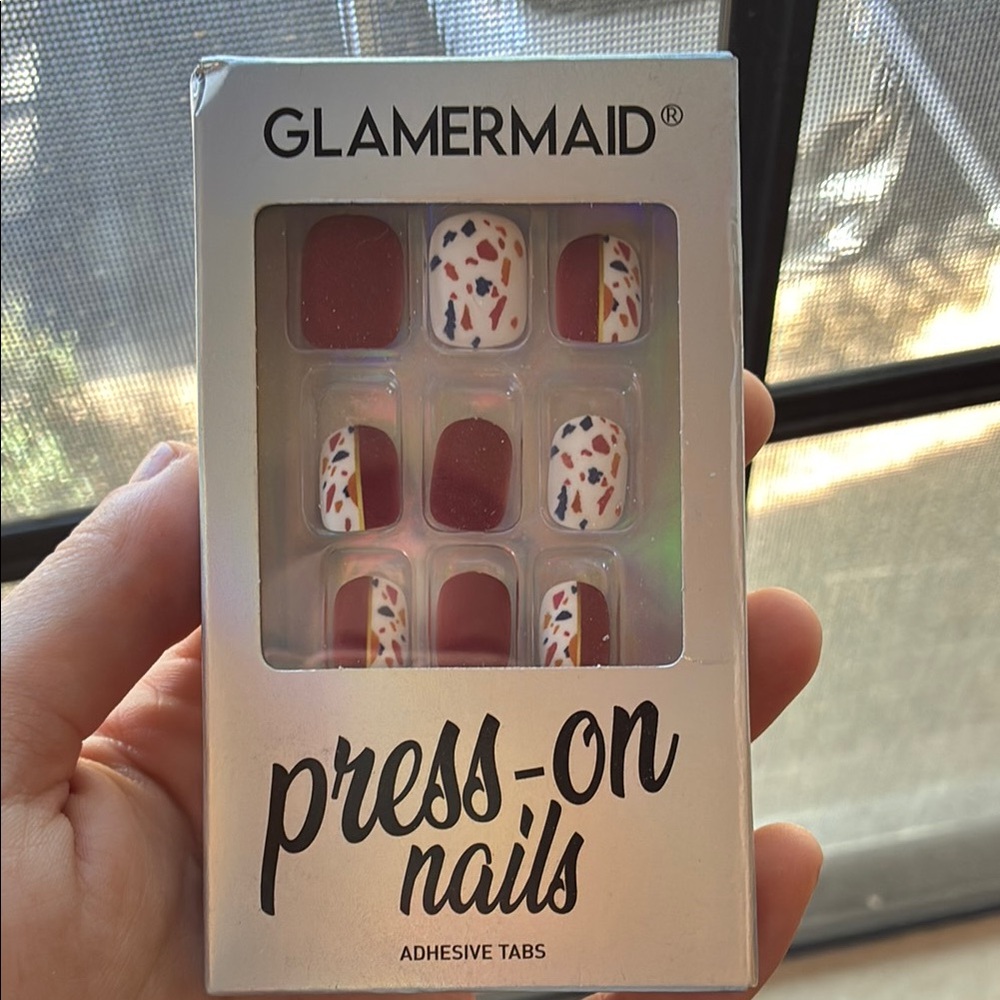 Glamermaid Press-On Nails with Multicolor Design